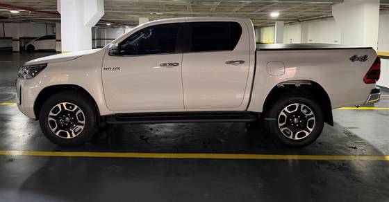 TOYOTA HILUX 2.8 D-4D TURBO DIESEL CD SRX 4X4 AUTOMÁTICO TOYOTA HILUX 2.8 D-4D TURBO DIESEL CD SRX 4X4 AUTOMÁTICO